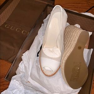 Gucci off white/tan 35.5 wedges